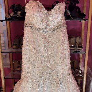 Allure Bridal Wedding Gown - Size 20 - Style C200